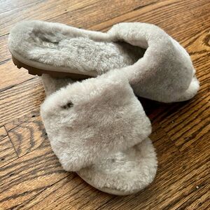 Ugg Women’s Cozette Slipper Size 9